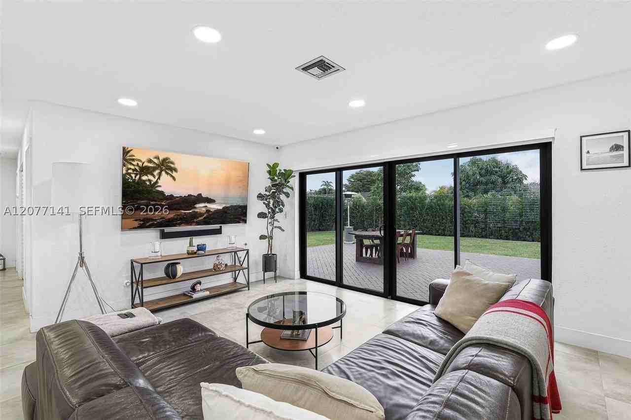 5210 Sw 128th Ct - Photo 6 of 29