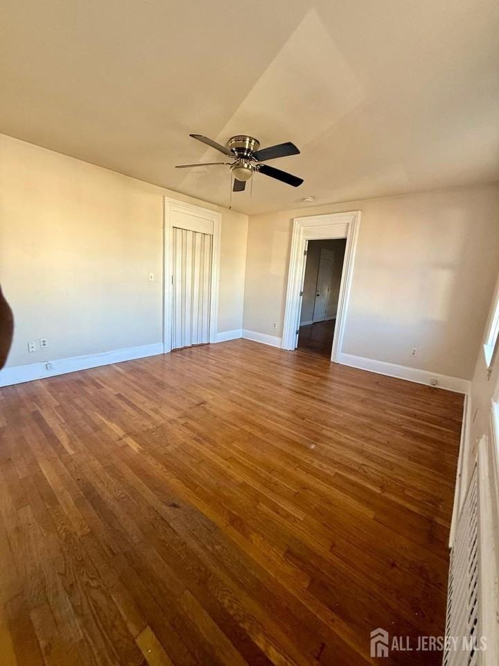 187 Main St - Photo 4 of 8