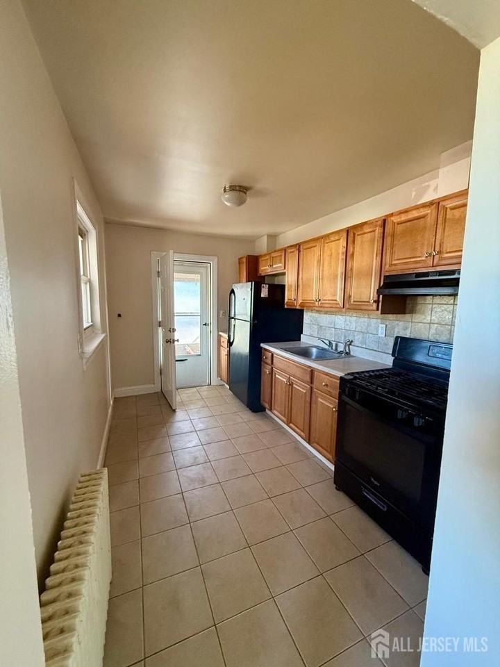 187 Main St - Photo 7 of 8