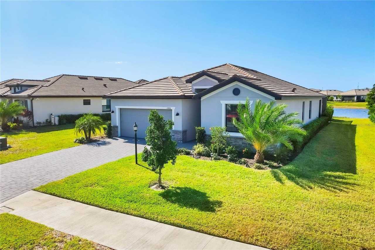 15716 Barefoot Beach Dr - Photo 2 of 50