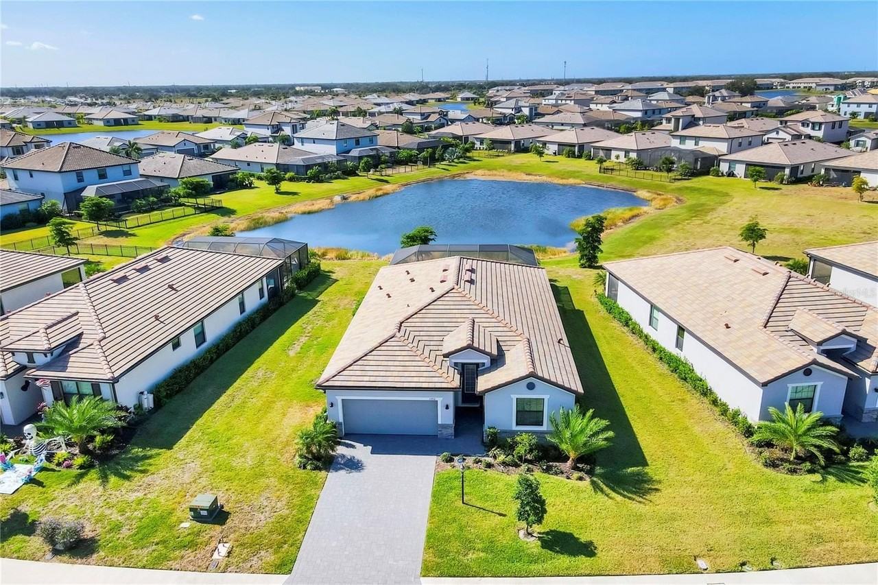 15716 Barefoot Beach Dr - Photo 4 of 50