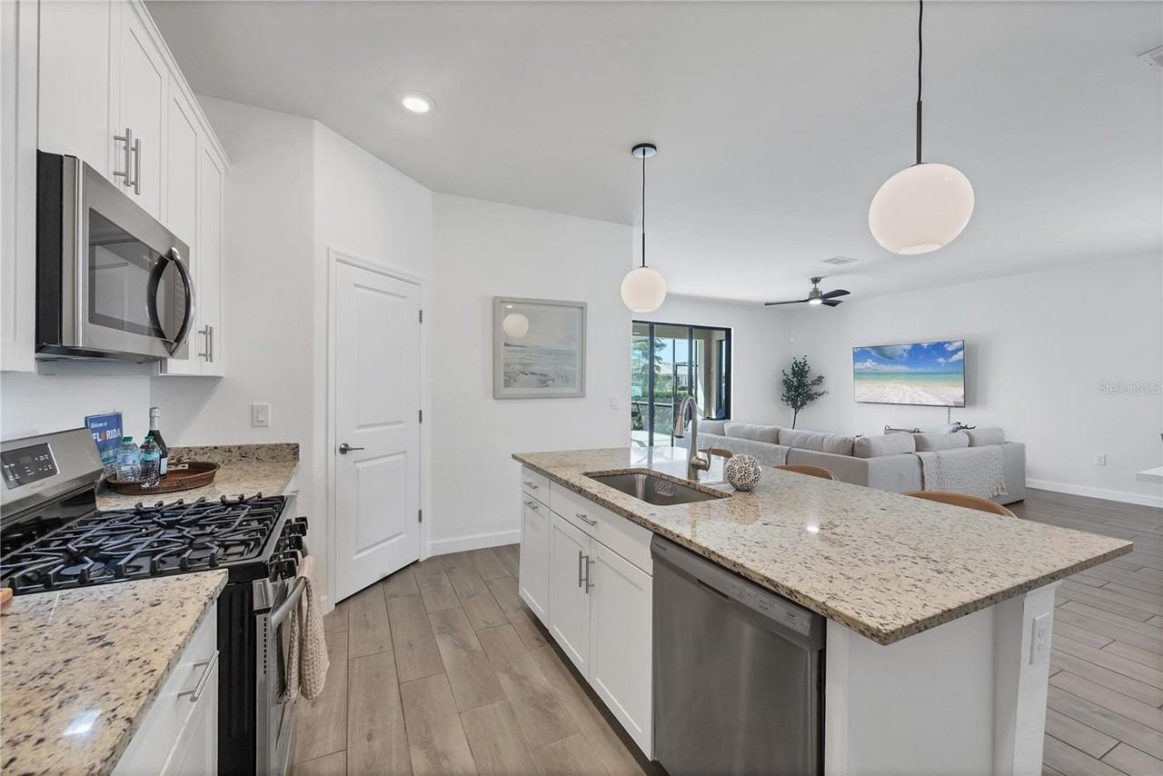 15716 Barefoot Beach Dr - Photo 6 of 50