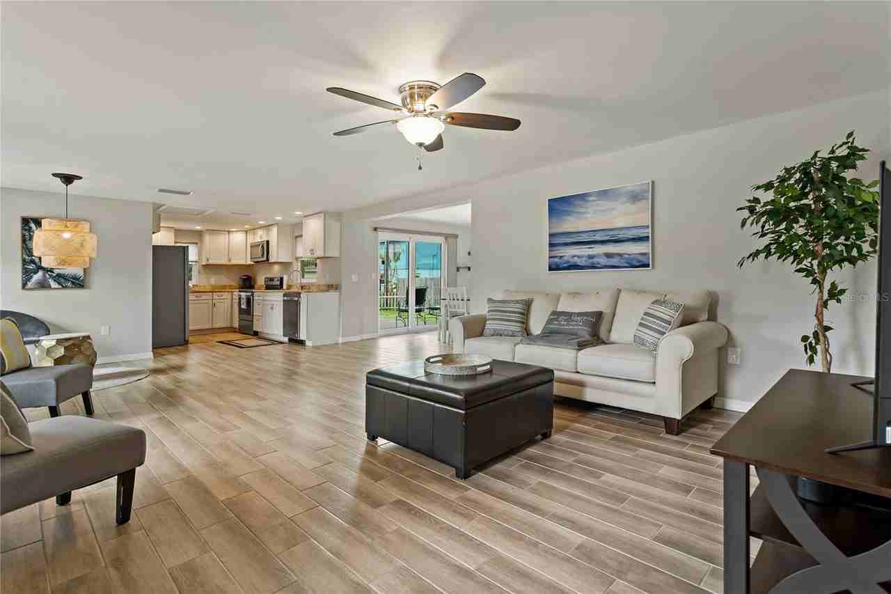 1675 Blakemore Ln - Photo 7 of 44