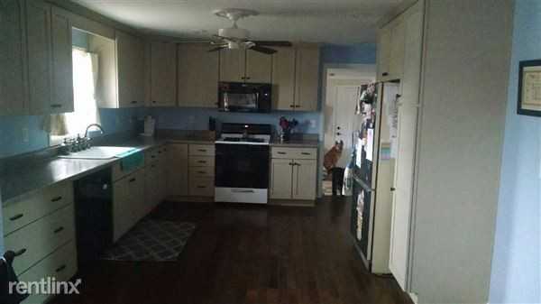 405 Scott Ave - Photo 3 of 11