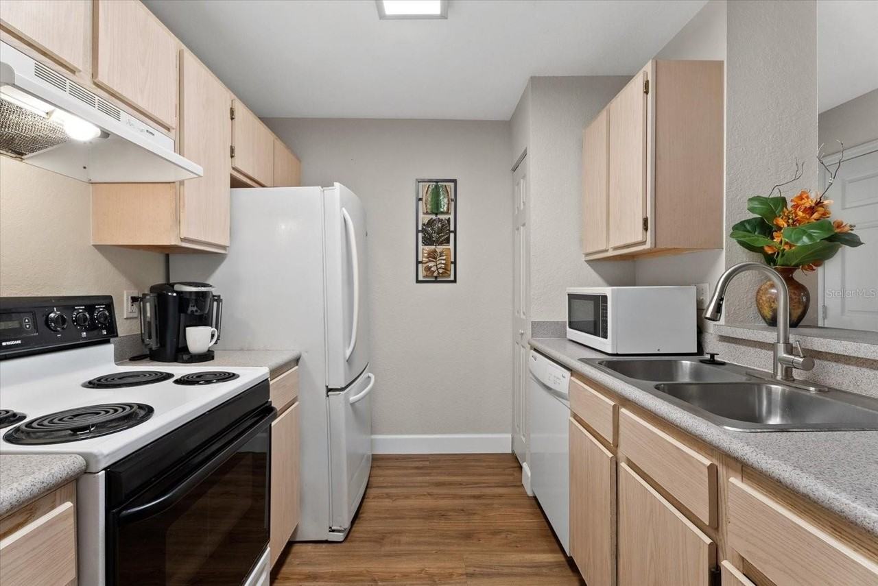 7411 Vista Way #106 - Photo 4 of 24