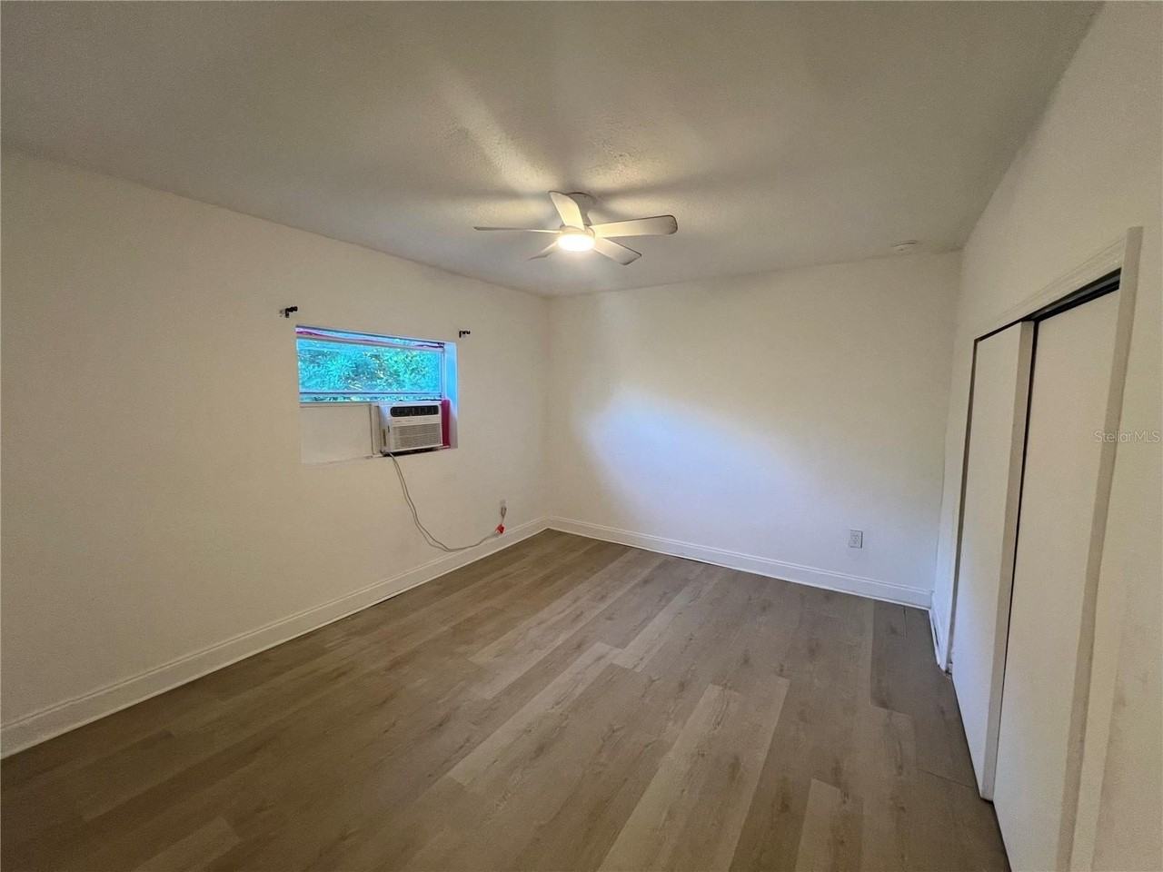 23476 Harper Ave - Photo 2 of 17