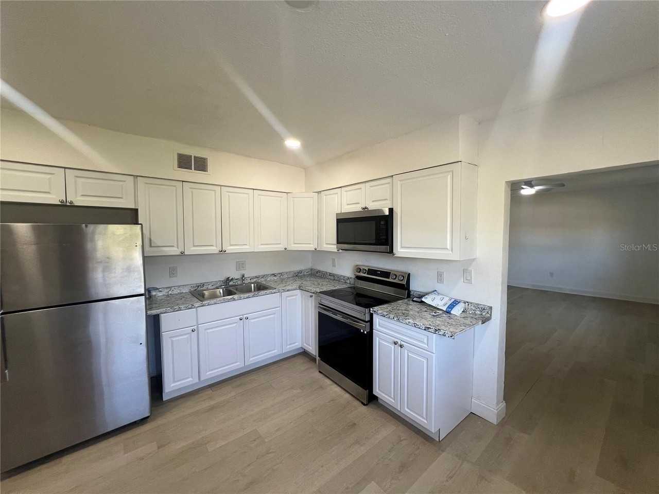 23476 Harper Ave - Photo 5 of 17