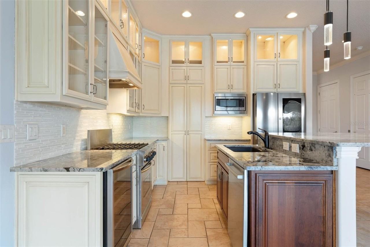 262 Yacht Harbor Dr - Photo 3 of 50