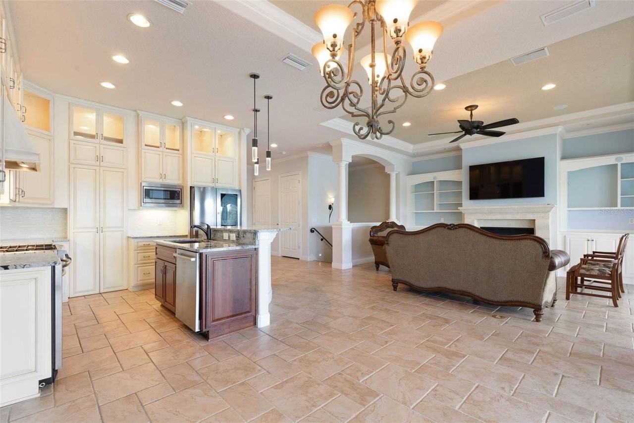 262 Yacht Harbor Dr - Photo 5 of 50