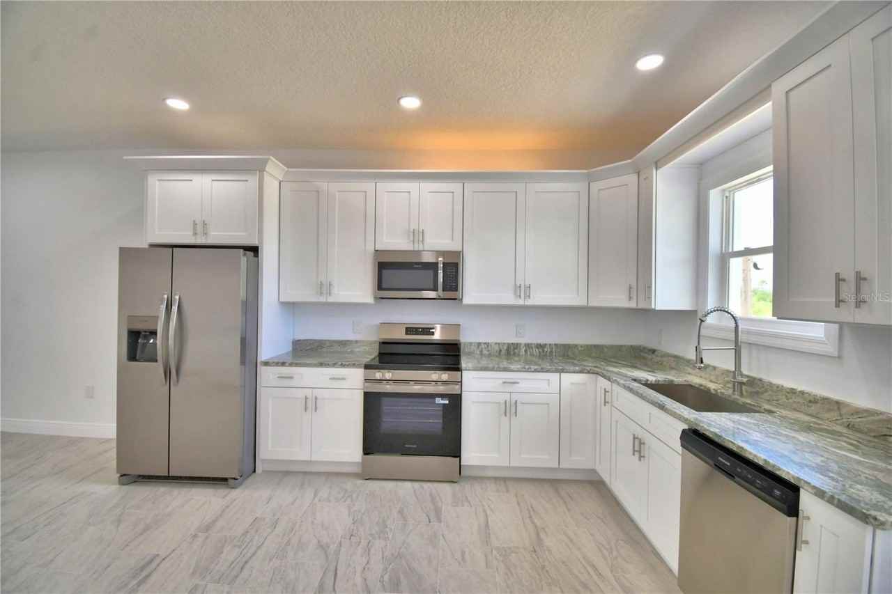 Sarasota Dr #A - Photo 5 of 35