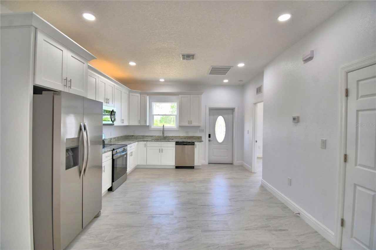 Sarasota Dr #A - Photo 6 of 35