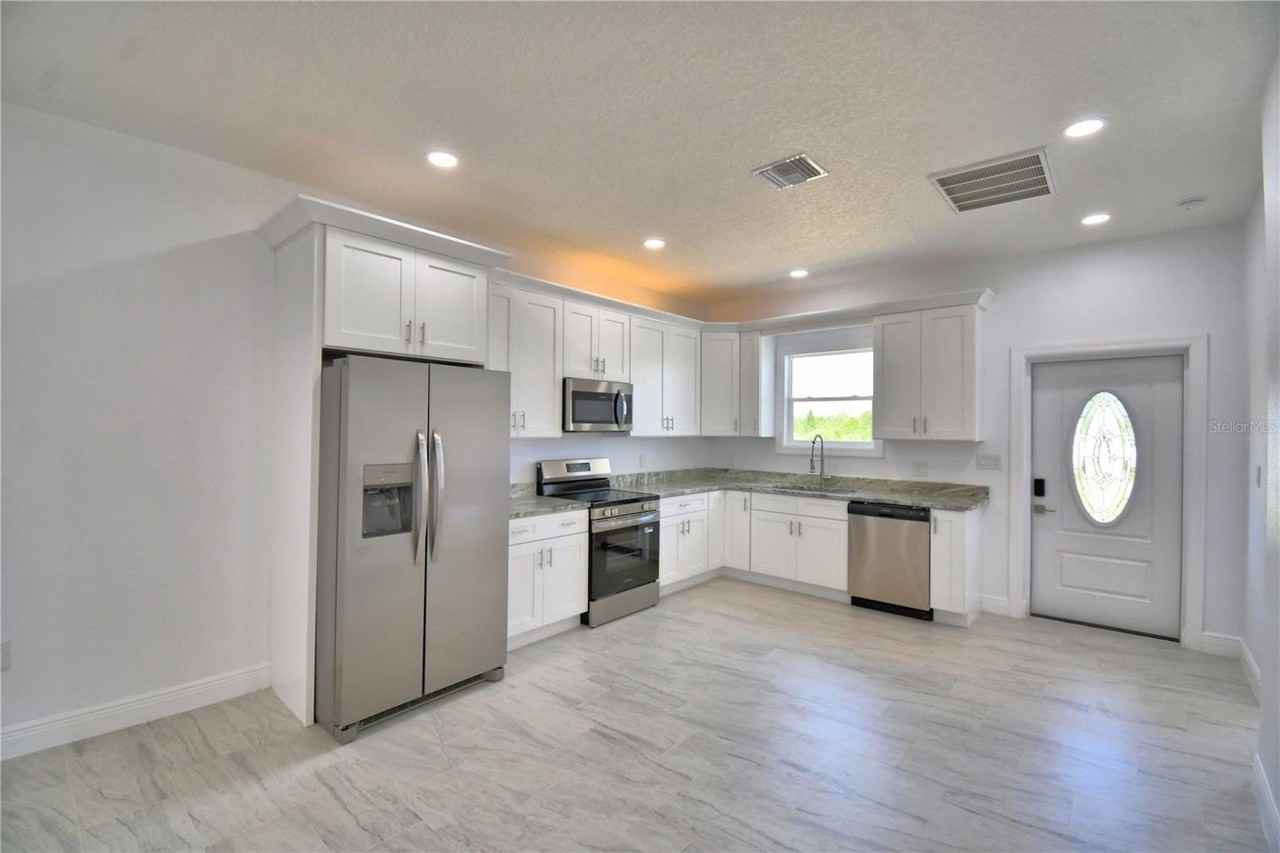 Sarasota Dr #A - Photo 7 of 35