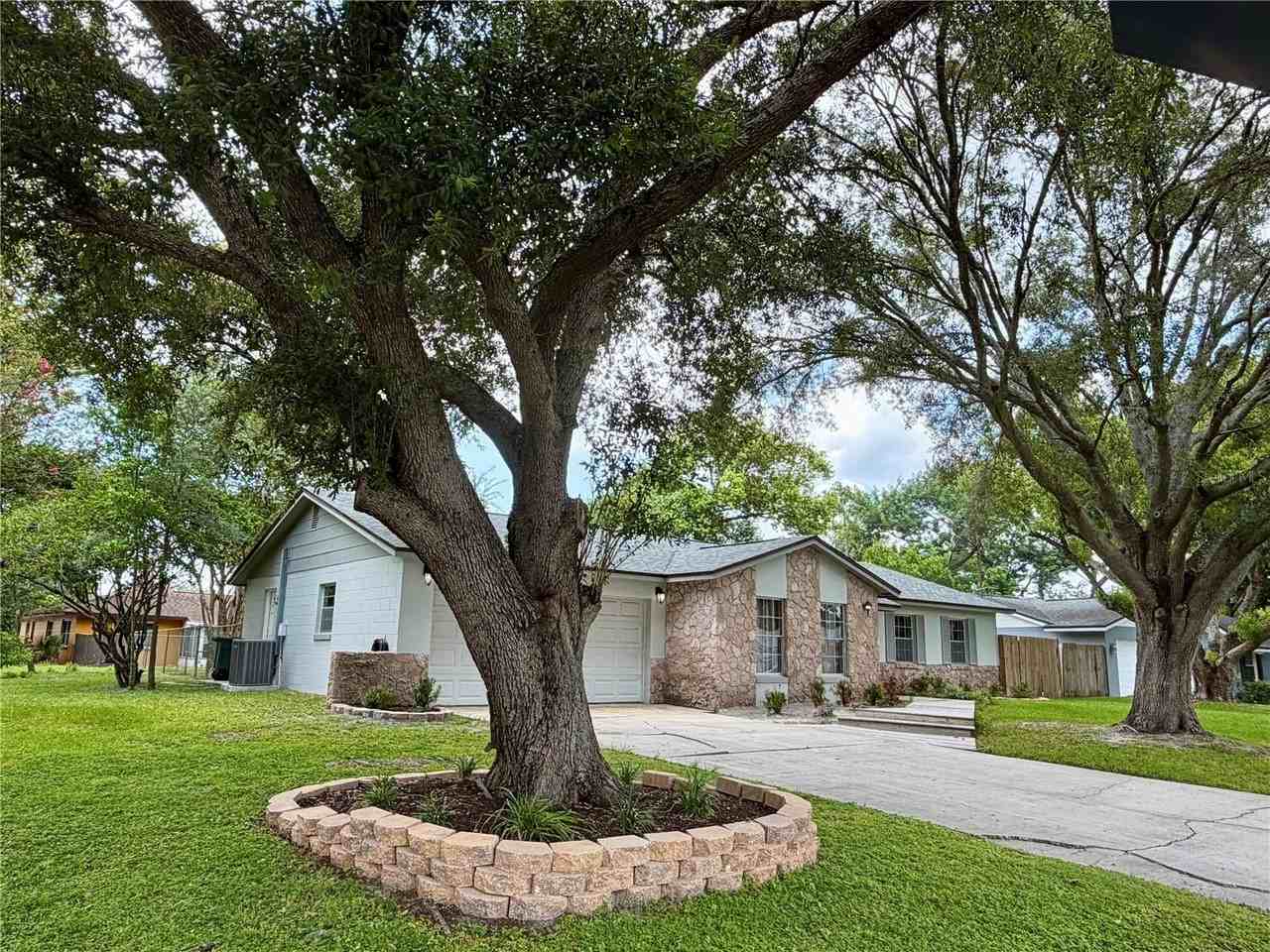 1 King Arthur Ct - Photo 2 of 26