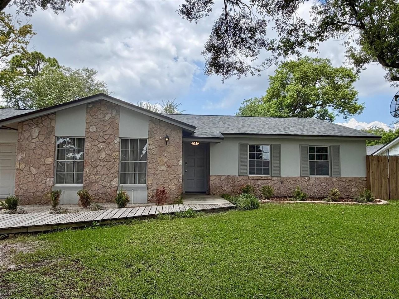 1 King Arthur Ct - Photo 3 of 26