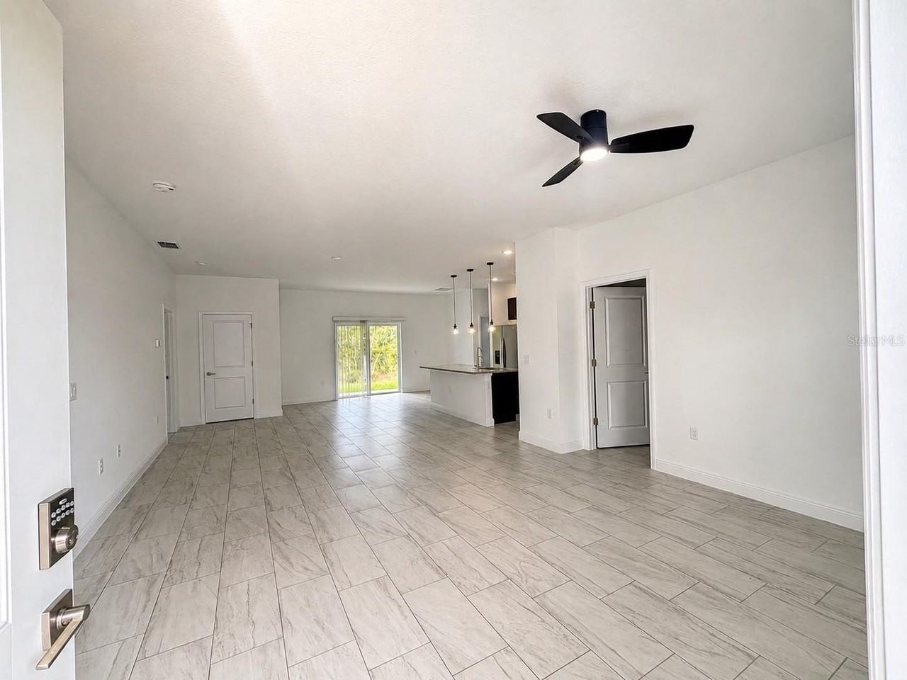 2741 W Rutland Dr - Photo 3 of 8