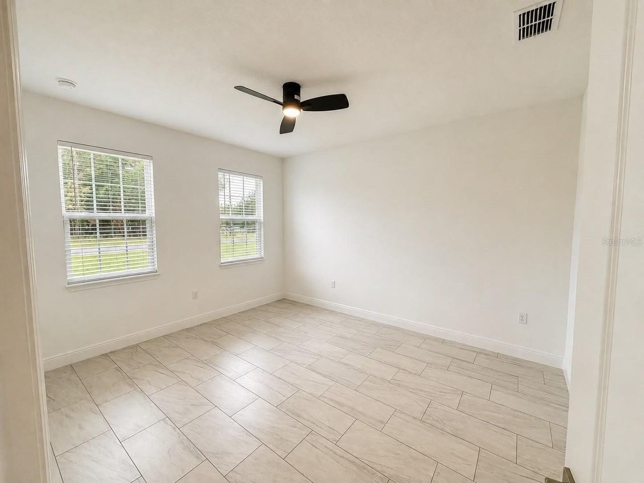 2741 W Rutland Dr - Photo 5 of 8