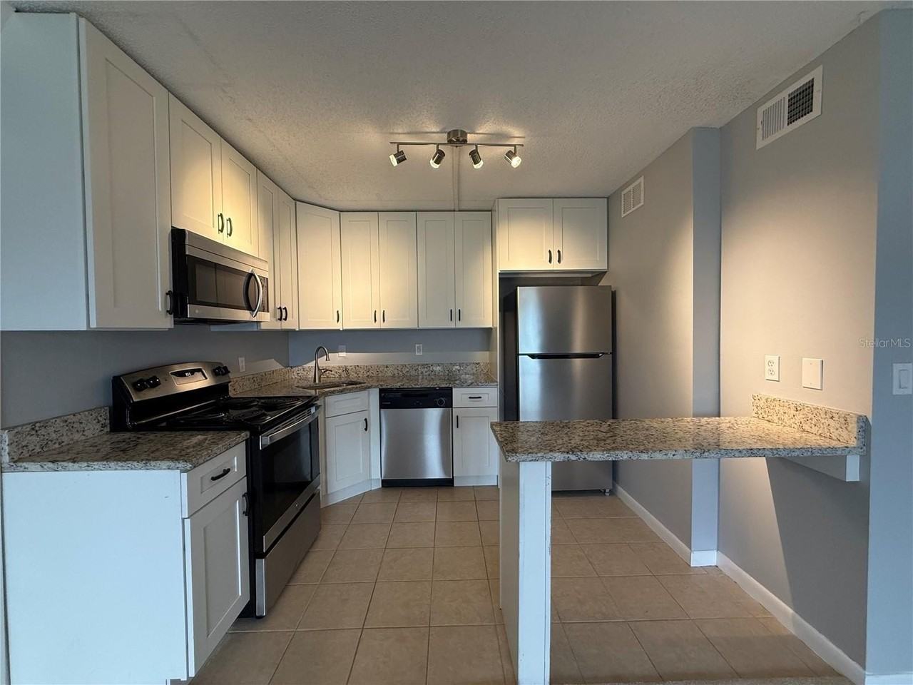 927 S Pine Ridge Cir #G2 - Photo 4 of 19