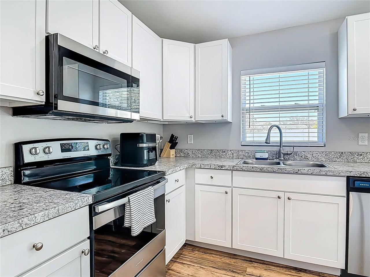 640 Chestnut Ave - Photo 3 of 17