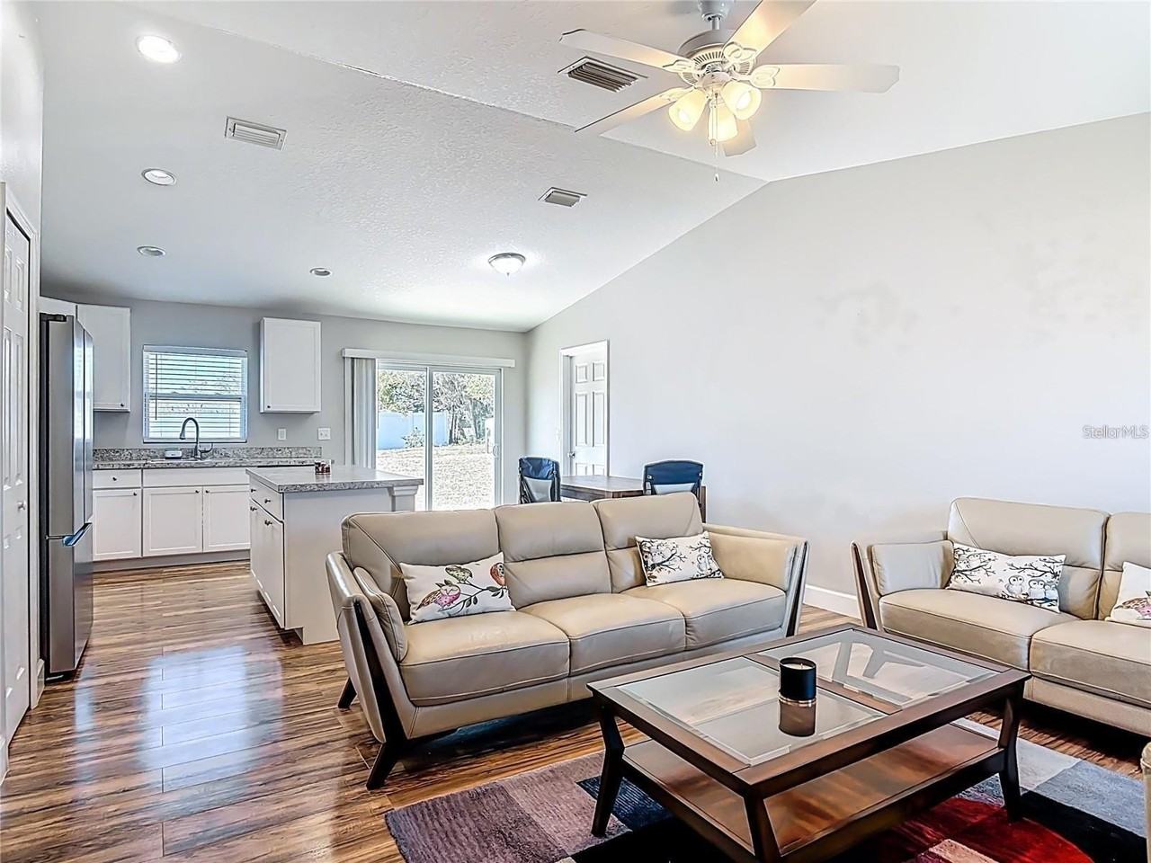 640 Chestnut Ave - Photo 5 of 17