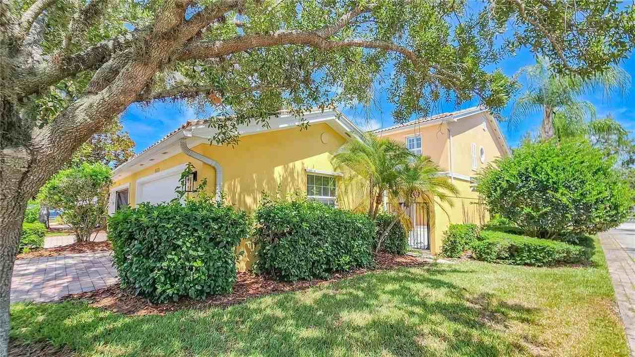8523 Leatherleaf Ln - Photo 2 of 38
