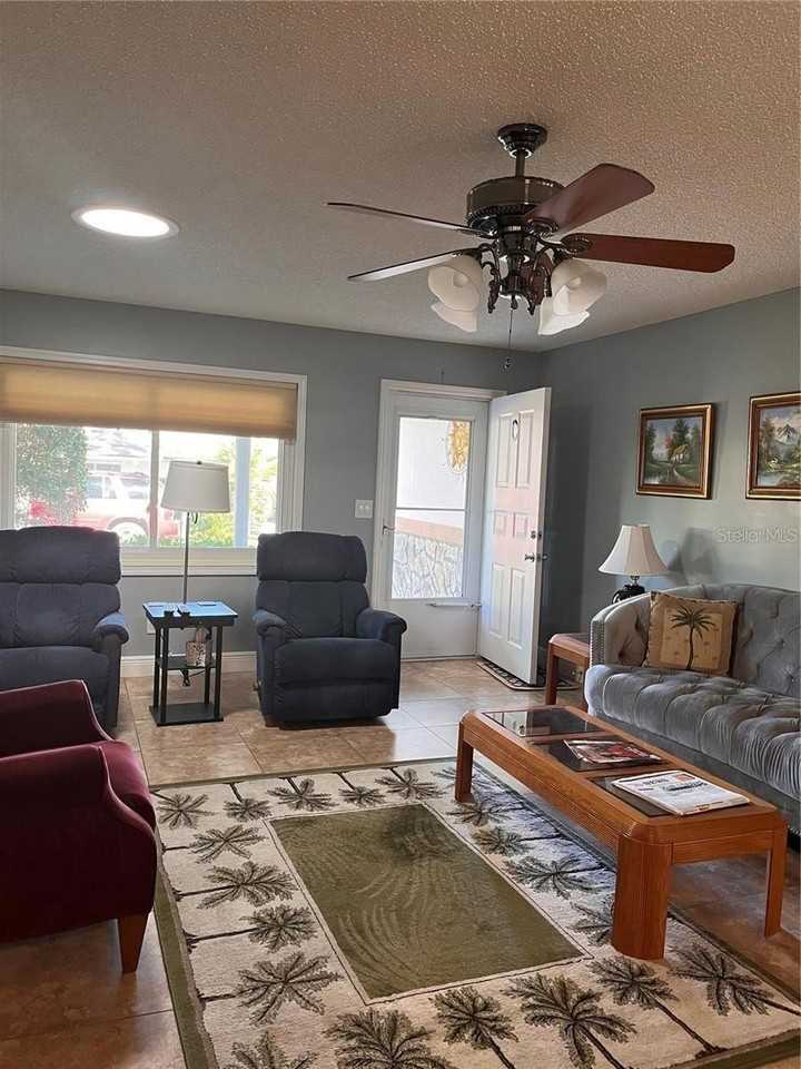 8757 Sw 97th Lane Rd #C - Photo 5 of 21