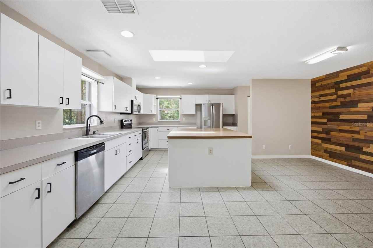 7050 Ne State Road 121 - Photo 4 of 50