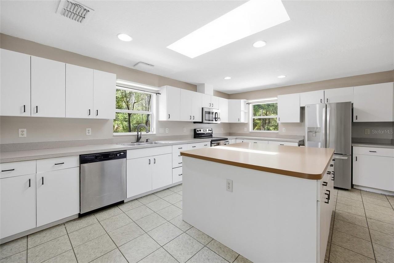 7050 Ne State Road 121 - Photo 5 of 50