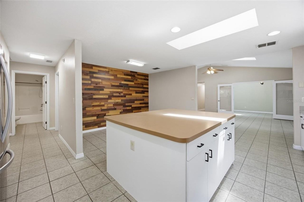 7050 Ne State Road 121 - Photo 7 of 50
