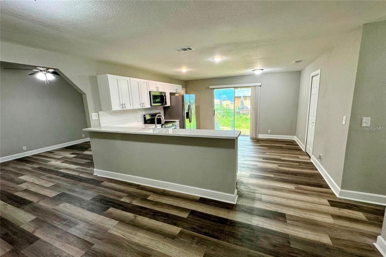 810 Nw 59th Ct - Photo 4 of 32