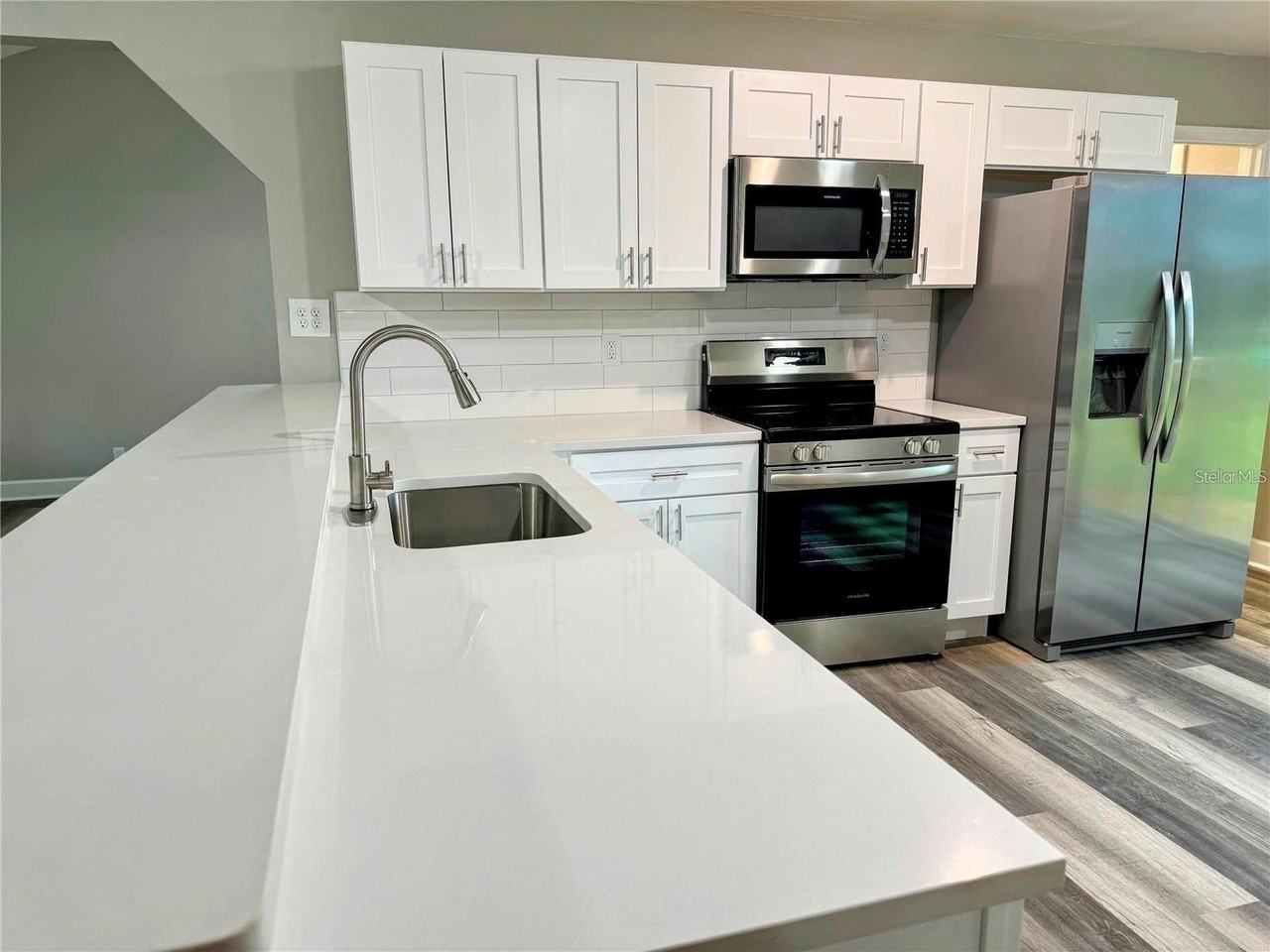 810 Nw 59th Ct - Photo 5 of 32