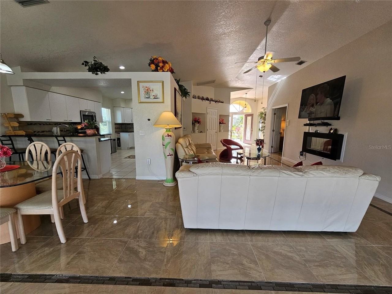 114 Albatross Rd - Photo 7 of 36