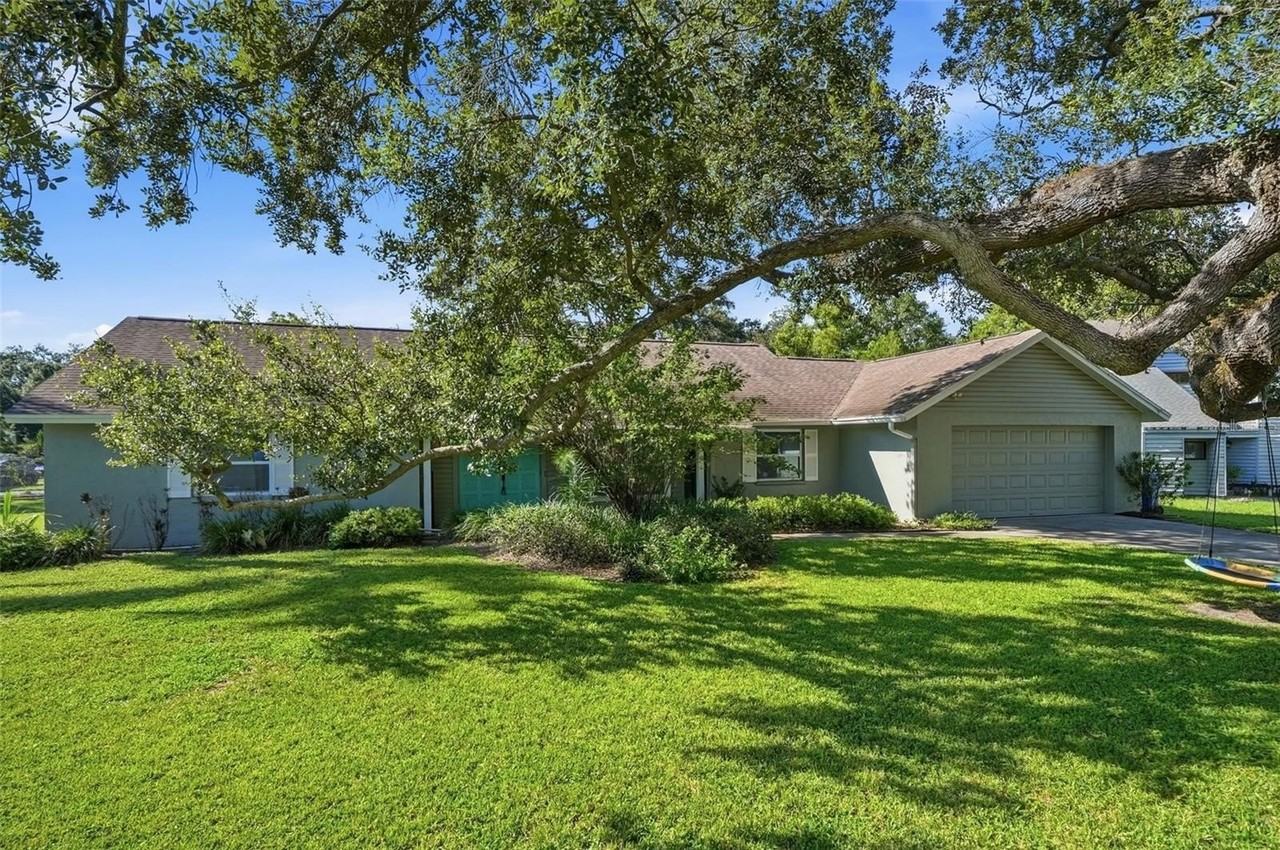 13536 Lake Magdalene Dr - Photo 2 of 50