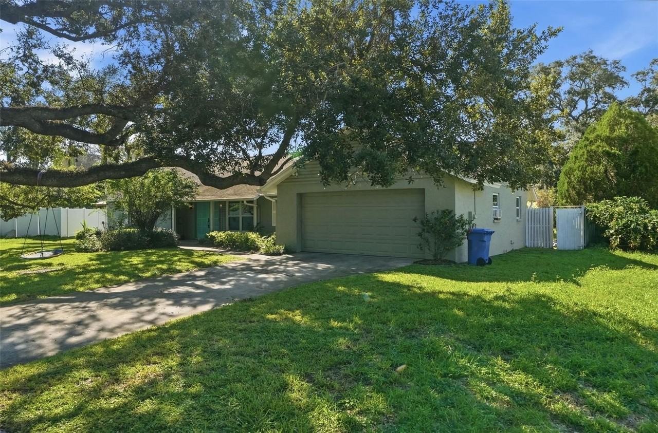 13536 Lake Magdalene Dr - Photo 4 of 50