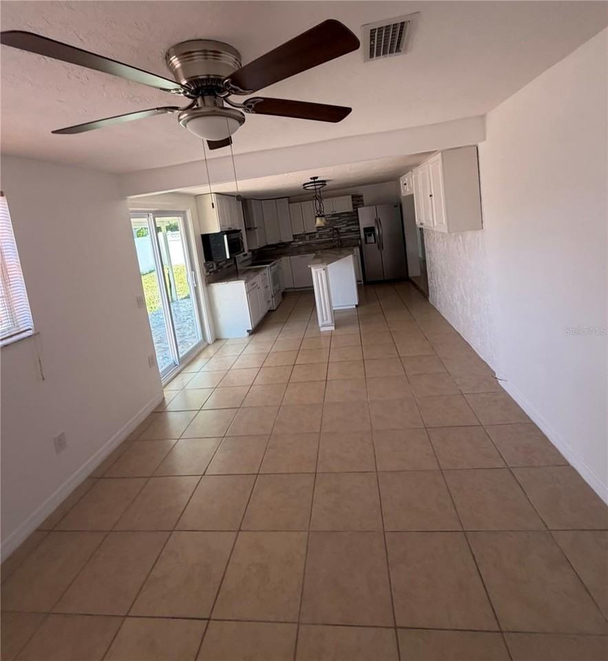 7619 Summertree Ln - Photo 2 of 23