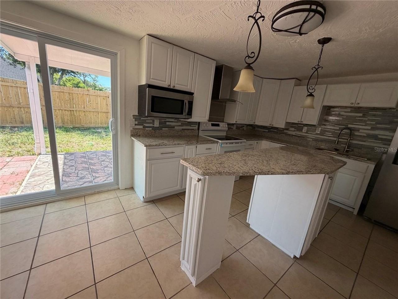 7619 Summertree Ln - Photo 4 of 23