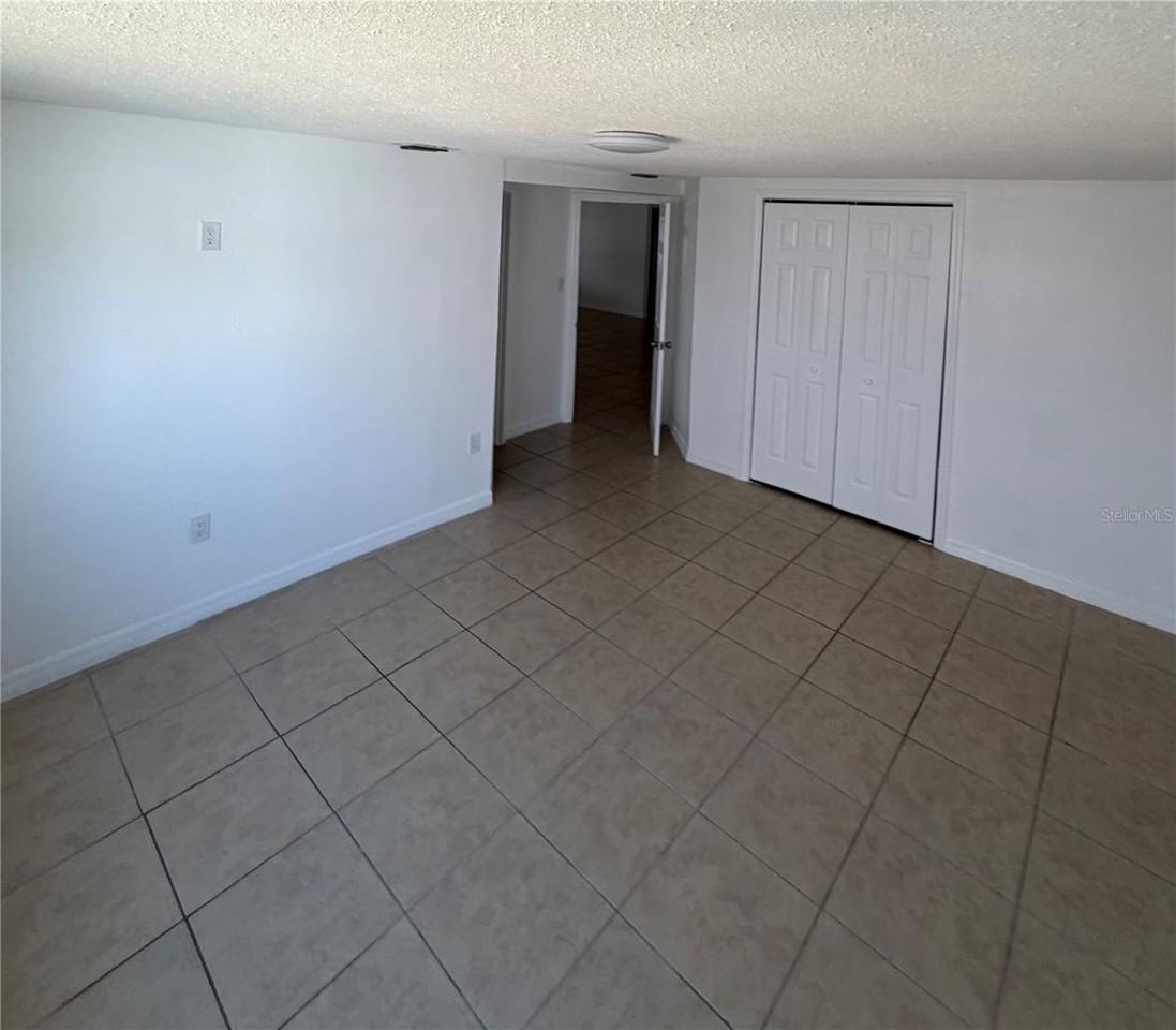 7619 Summertree Ln - Photo 6 of 23