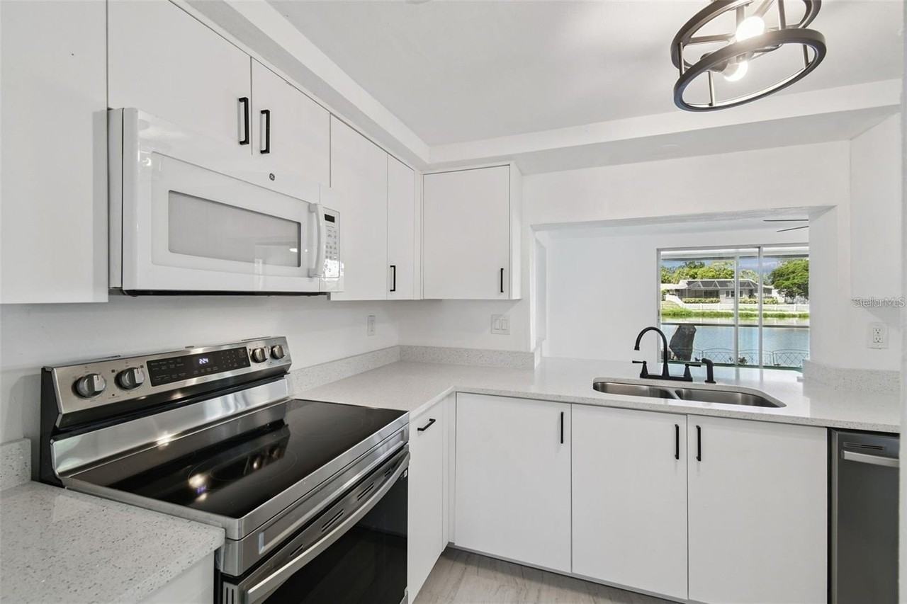 3513 Landale Dr - Photo 3 of 48
