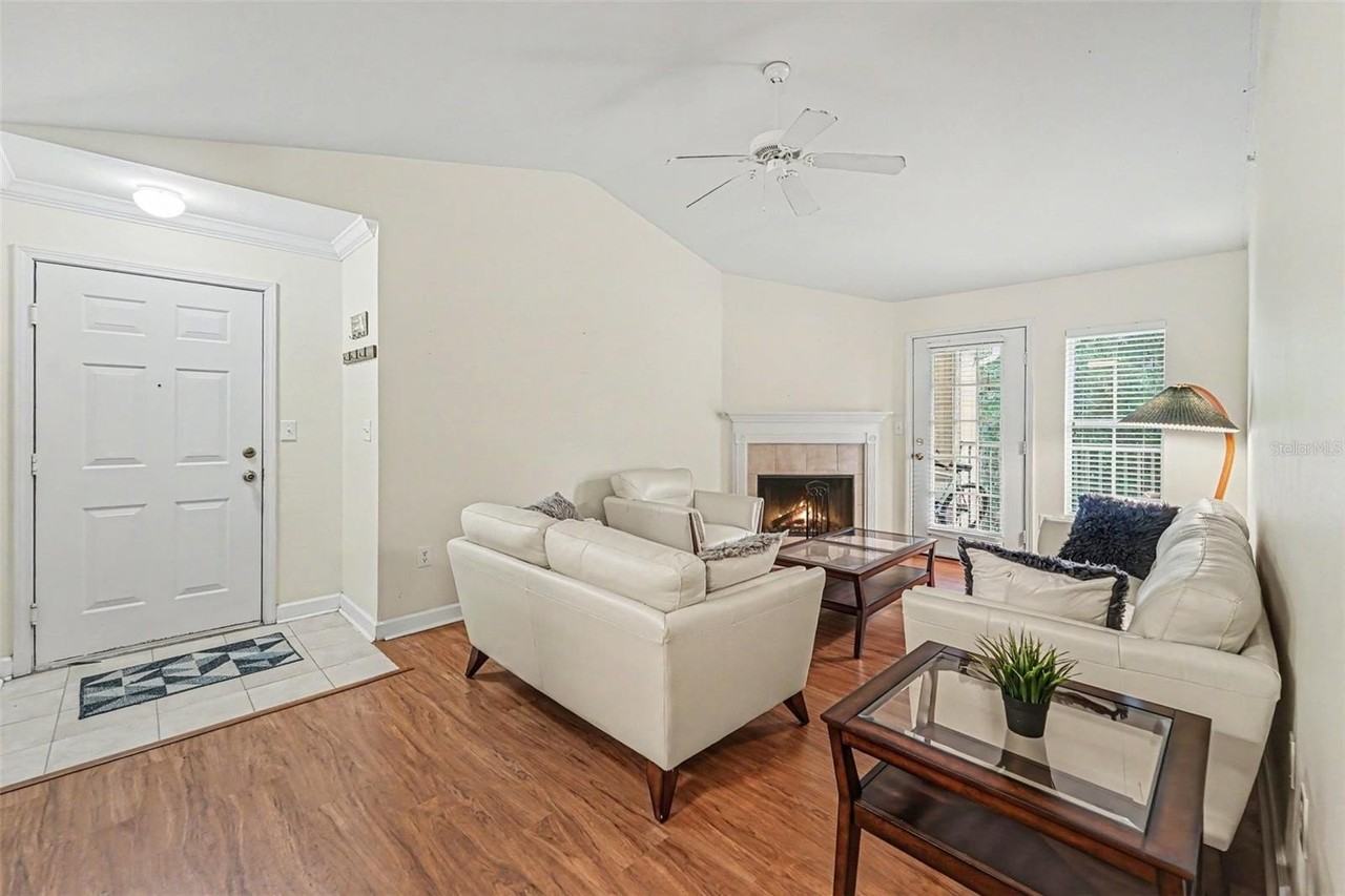 18193 Sterling Gate Cir - Photo 2 of 17