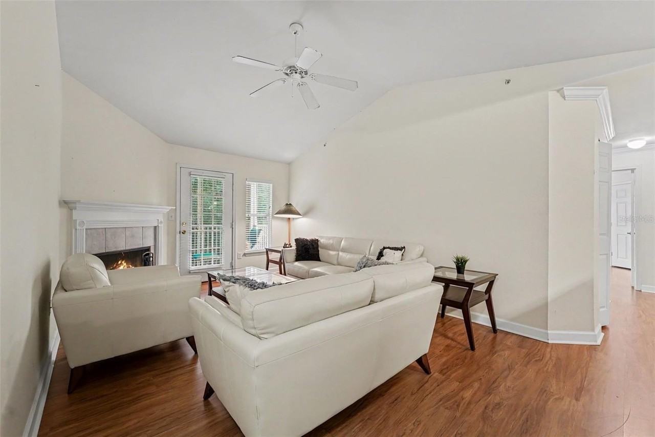 18193 Sterling Gate Cir - Photo 4 of 17