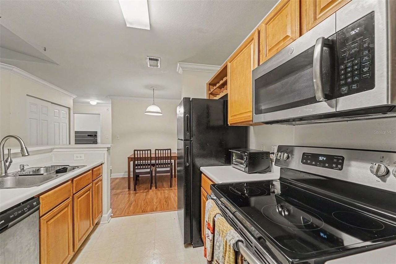 18193 Sterling Gate Cir - Photo 6 of 17