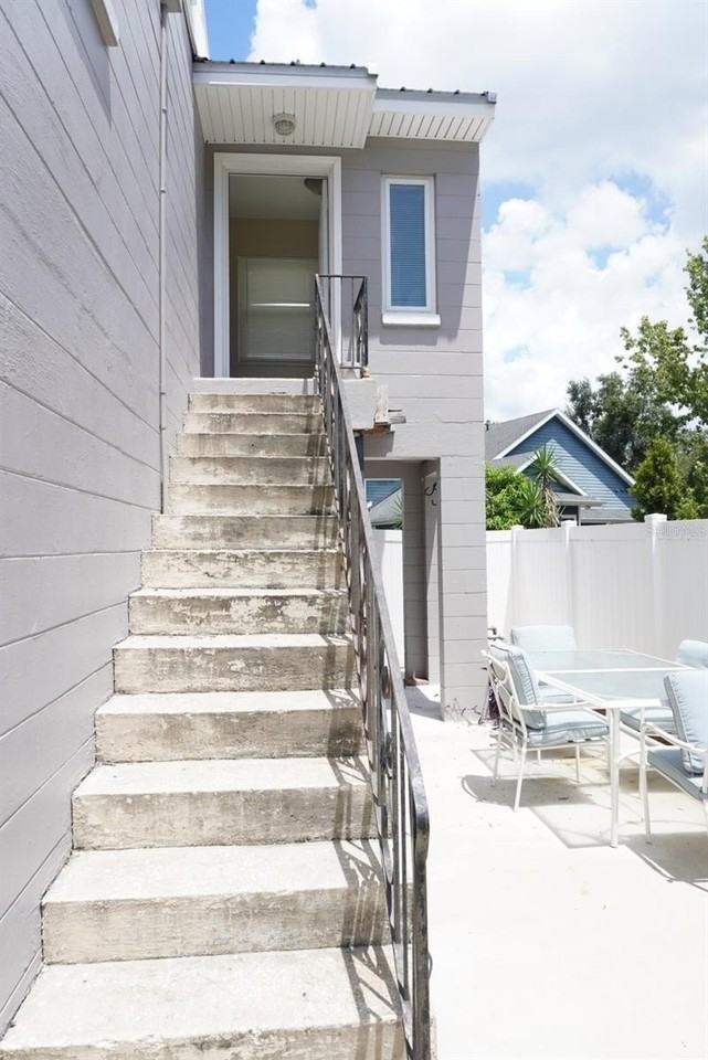 809 W Park Ave #B - Photo 2 of 10