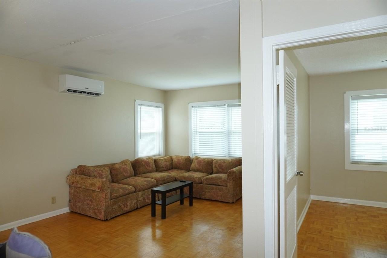 809 W Park Ave #B - Photo 5 of 10