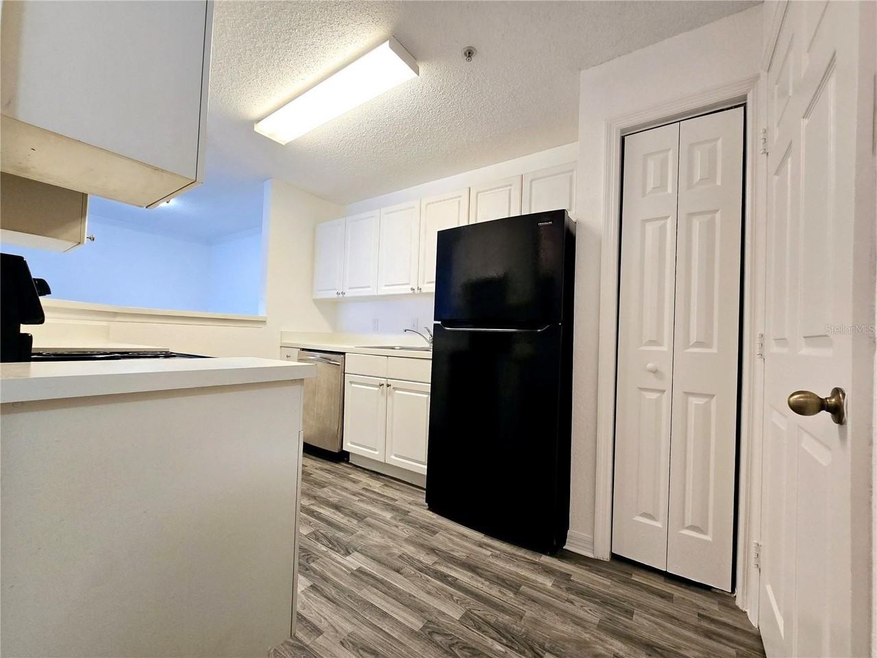 18001 Richmond Place Dr #132 - Photo 4 of 13