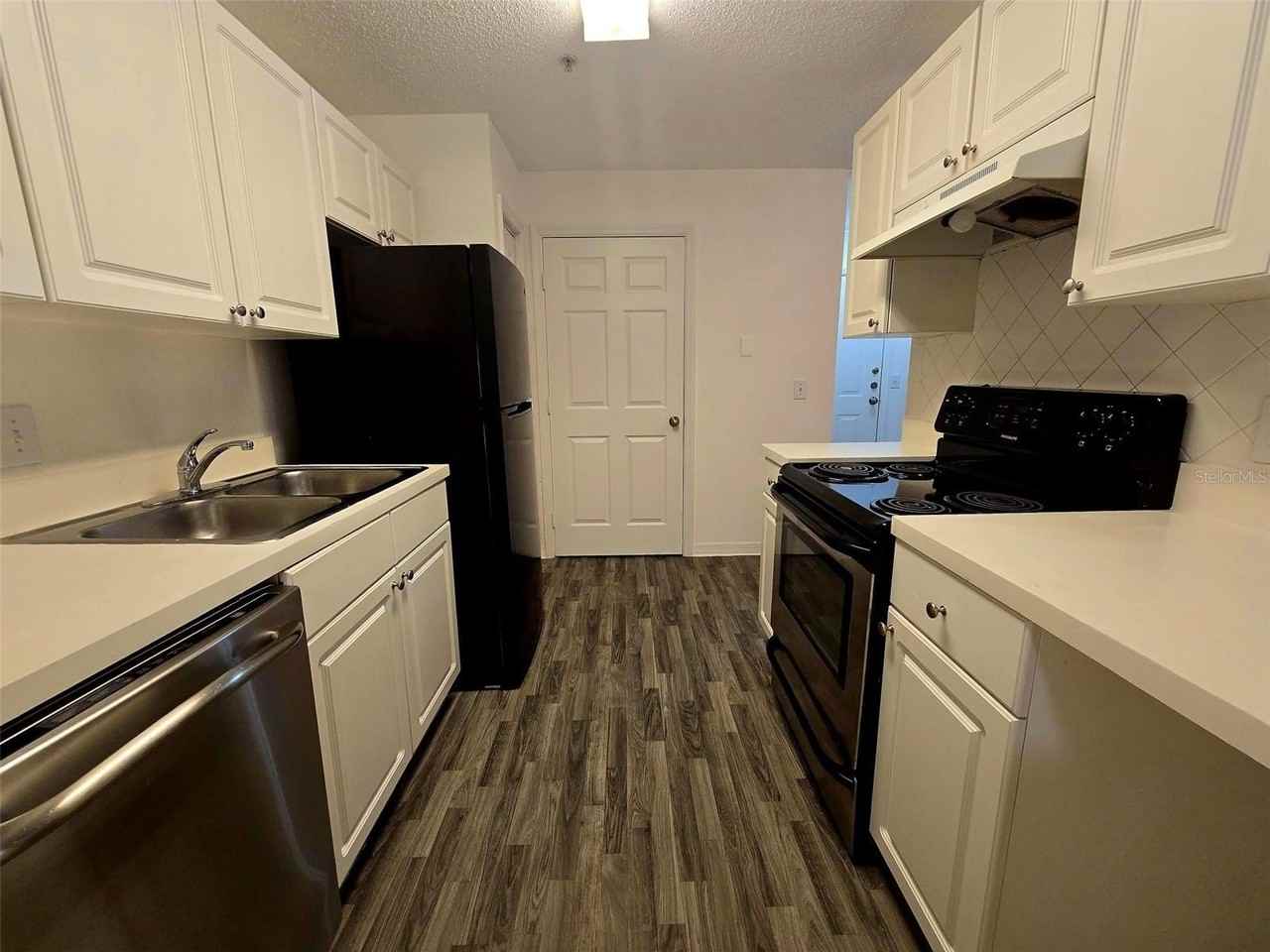 18001 Richmond Place Dr #132 - Photo 6 of 13