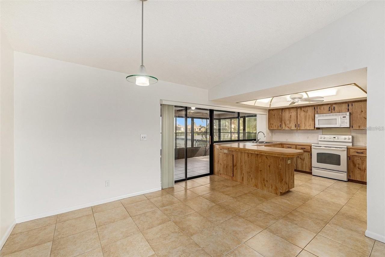 909 Chipaway Dr - Photo 4 of 21
