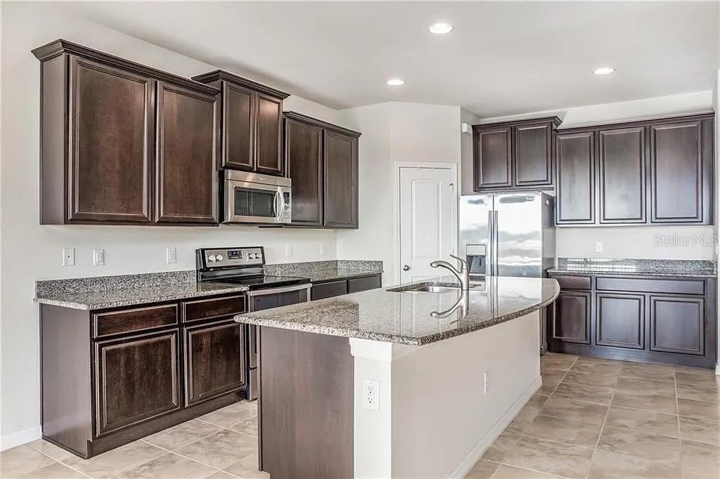 9215 Mountain Magnolia Dr - Photo 2 of 30