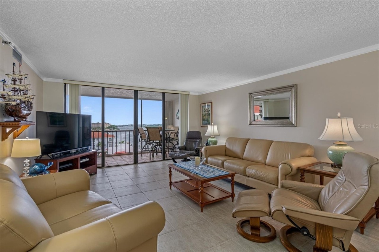 19111 Vista Bay Dr #612 - Photo 4 of 36