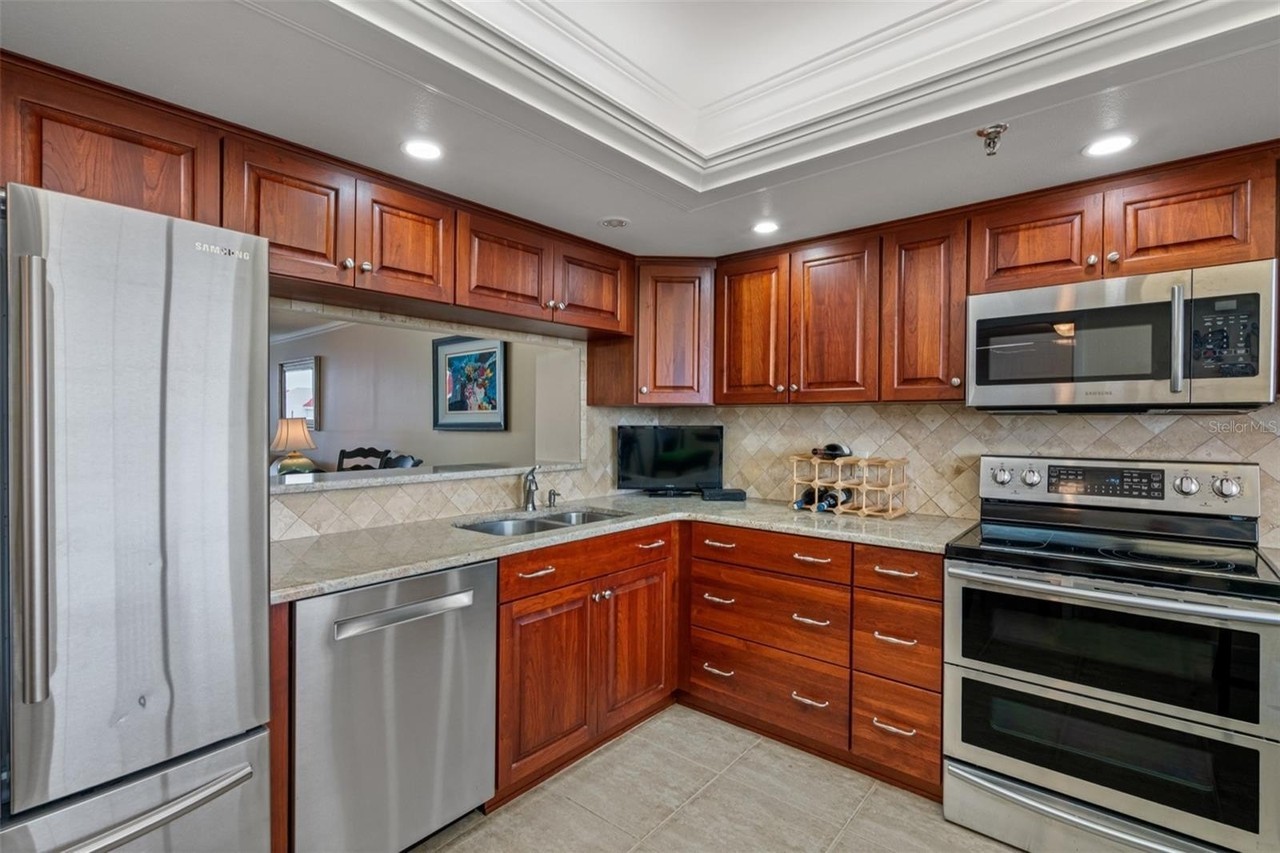 19111 Vista Bay Dr #612 - Photo 5 of 36