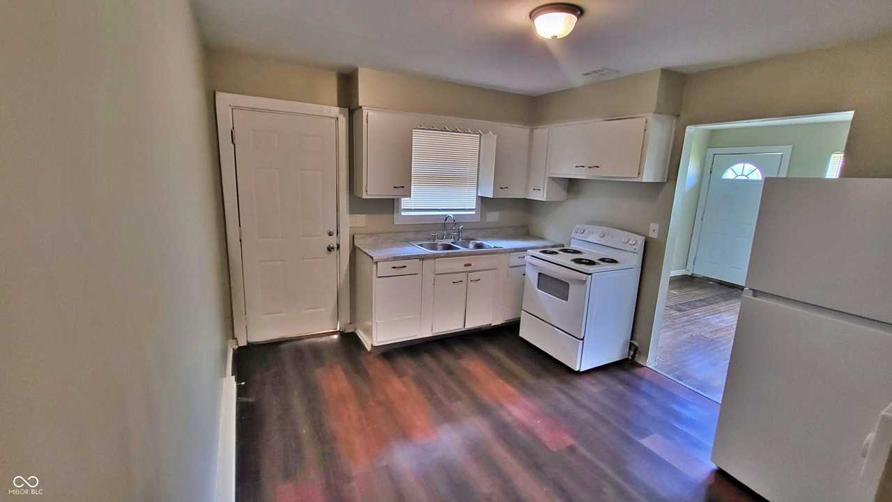 617 N Oxford St - Photo 3 of 11