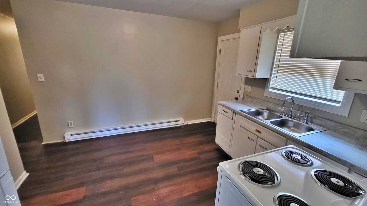 617 N Oxford St - Photo 4 of 11